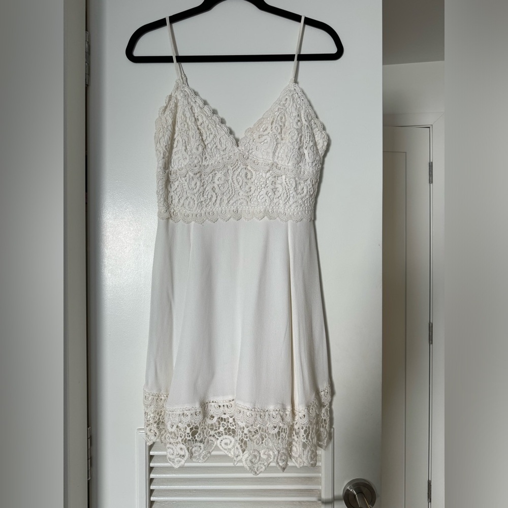 Tiger Lily | White Charlotte Dress | Size 8